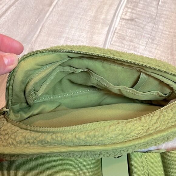 No Boundaries Sherpa teddy fleece Fanny pack bum bag olive avocado green - Picture 5 of 7